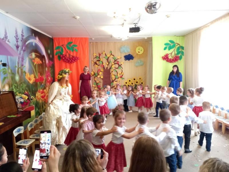 ПРАЗДНИЧНОЕ МУЗЫКАЛЬНОЕ ЗАНЯТИЕ "ВОЛШЕБНЫЕ ЗОНТИКИ" СРЕДНЯЯ ГРУППА №4,5